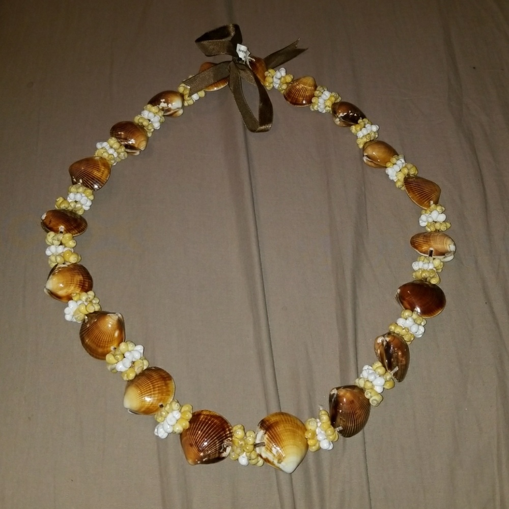Gorgeous Shell Lei